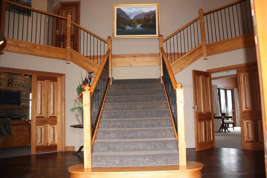 Dock Bay Lodge Te Anau Exterior photo