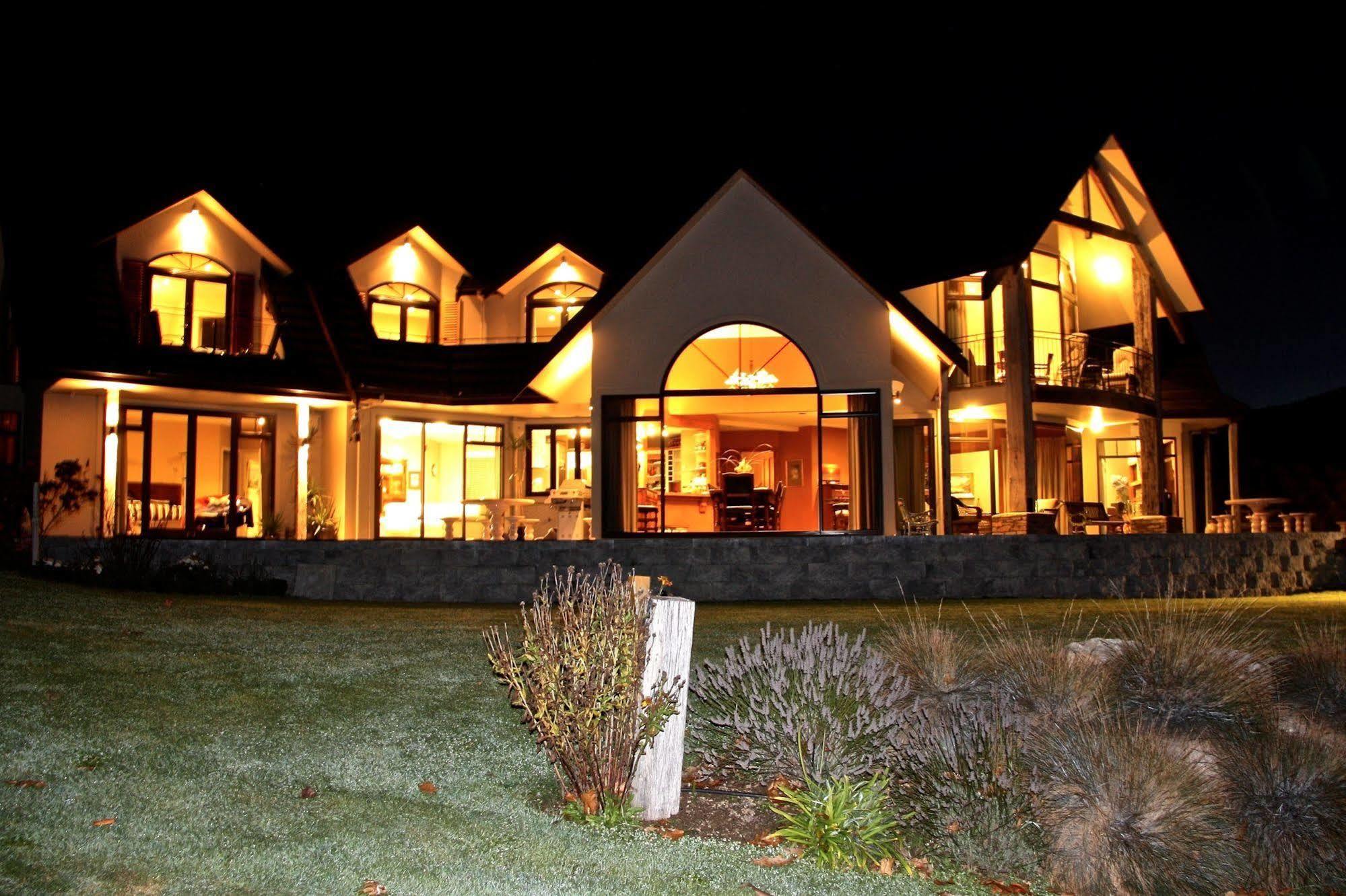 Dock Bay Lodge Te Anau Exterior photo