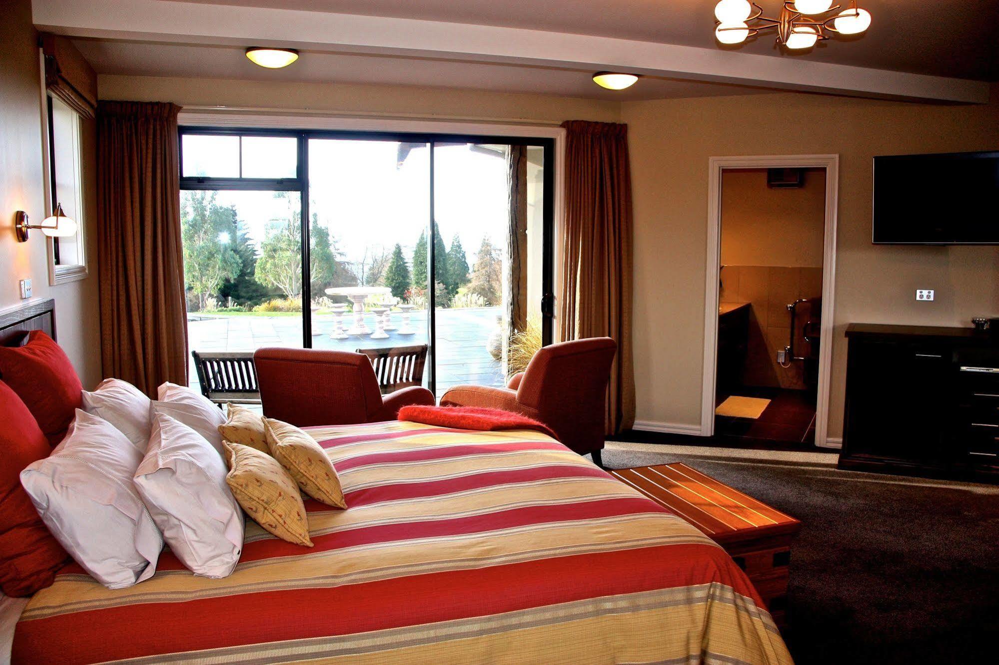 Dock Bay Lodge Te Anau Exterior photo